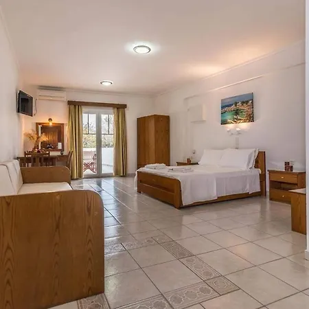 Olive Pensión Adamantas (Milos)